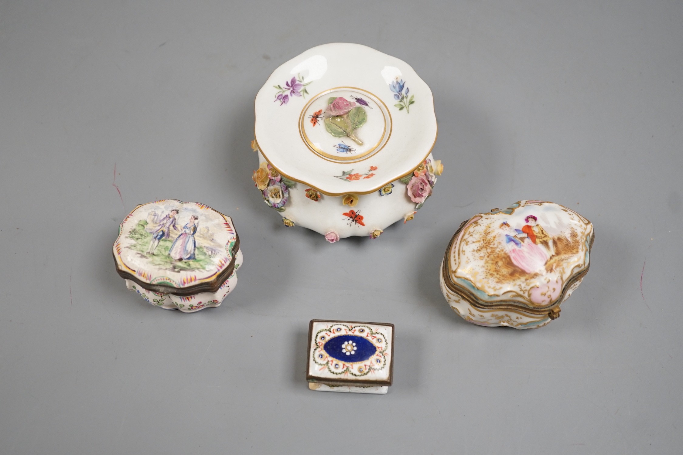 A Meissen pot with cover, 9cm and three various small trinket boxes